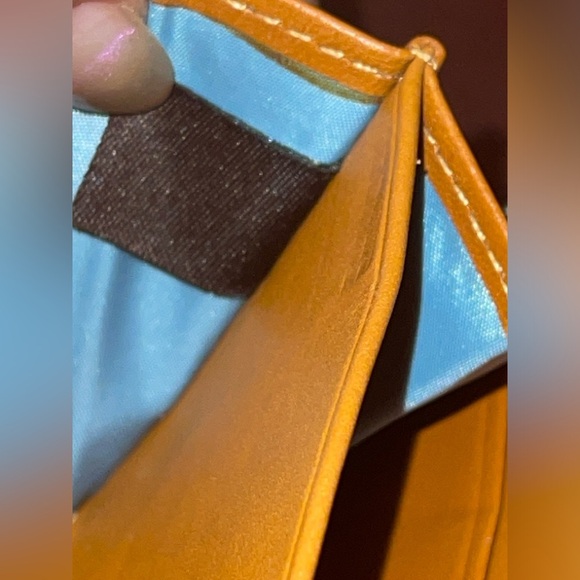 Coach Chelsea Pebbled Accordion Zip Around Wallet Parchment F40596 EUC - Picture 4 of 8